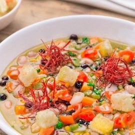 ZUPPA DEL CASALE CON RISO SELVATICO E STRACCETTI DI CAVALLINO ZUPPA DEL CASALE CON RISO SELVATICO E STRACCETTI DI CAVALLINO