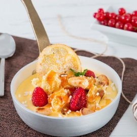 Zuppa di crema catalana con crostini di colomba al miele Zuppa di crema catalana con crostini di colomba al miele
