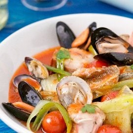 Zuppa di pesce alla paesana con cipollotti Zuppa di pesce alla paesana con cipollotti