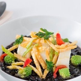 Zuppetta di ceci neri con merluzzo cotto in vasocottura, cavolo romanesco e tria fritta Zuppetta di ceci neri con merluzzo cotto in vasocottura, cavolo romanesco e tria fritta