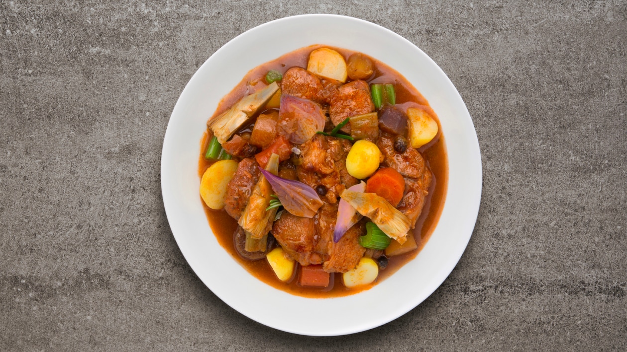 Spezzatino di manzo al ginepro e rosmarino con patate, carciofi e cipolle rosse – - Ricetta