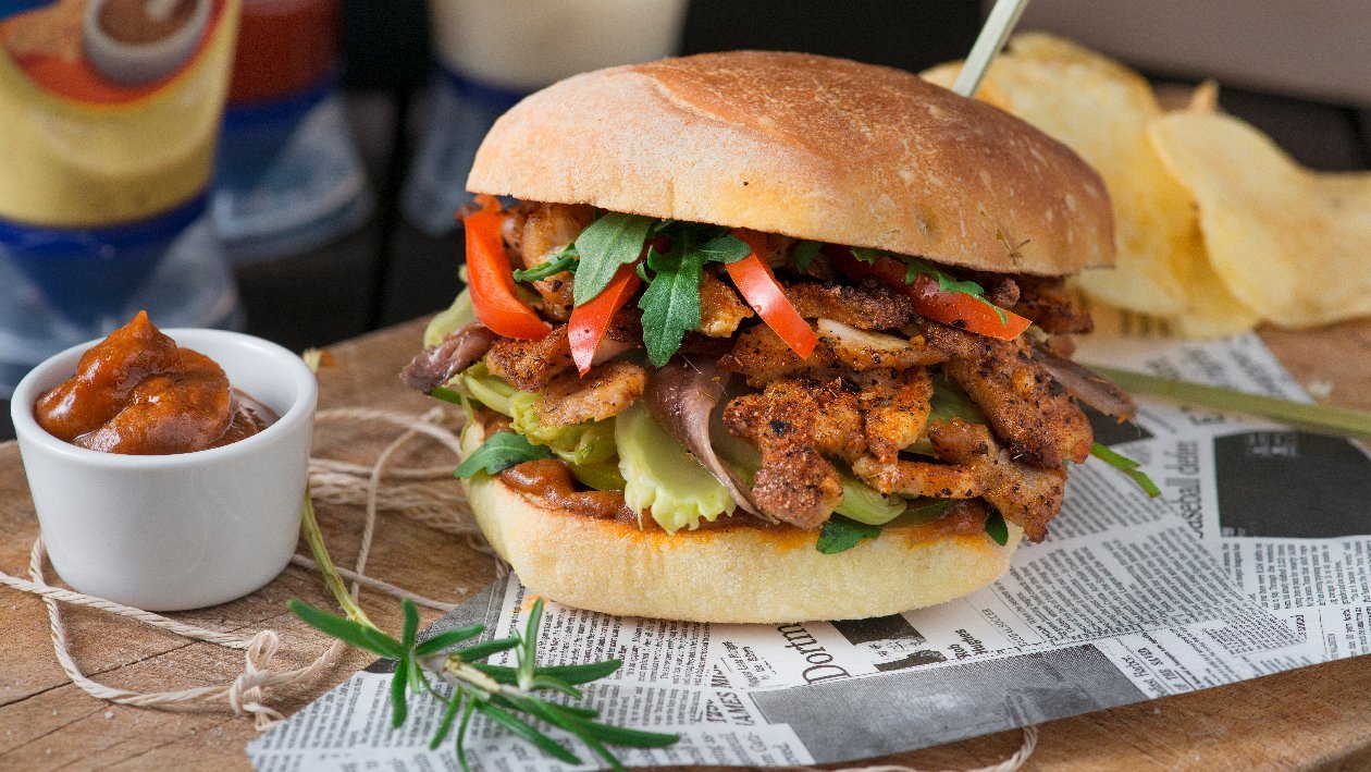 Ciabatta con Kebab di maiale con garam masala e pomodoro secco e insalatina di puntarelle – - Ricetta
