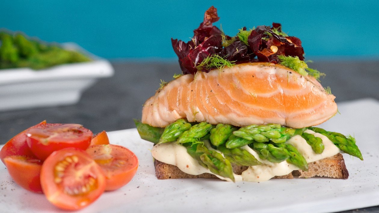 Sandwich farcito con salmone, mascarpone e asparagi – - Ricetta Sandwich farcito con salmone, mascarpone e asparagi – - Ricetta