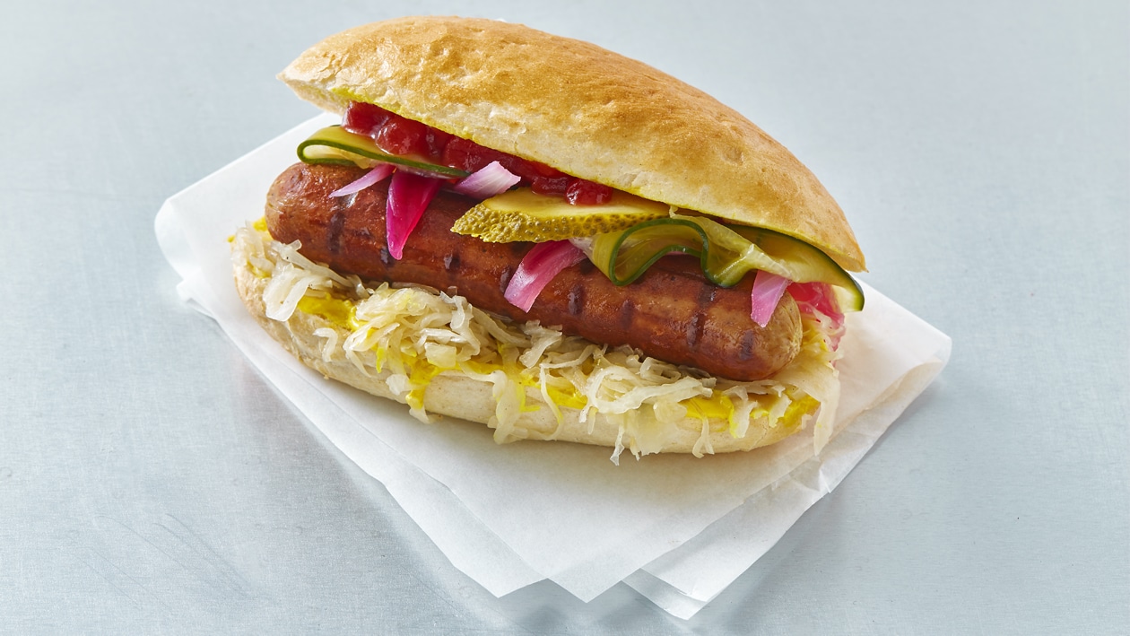 “Hotdog” premium con cetrioli, cipolla rossa e crauti. – - Ricetta