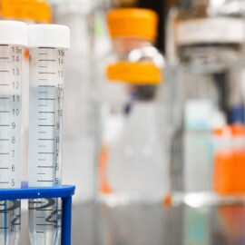 2. Tieni le sostanze chimiche lontano dal cibo 2. Tieni le sostanze chimiche lontano dal cibo