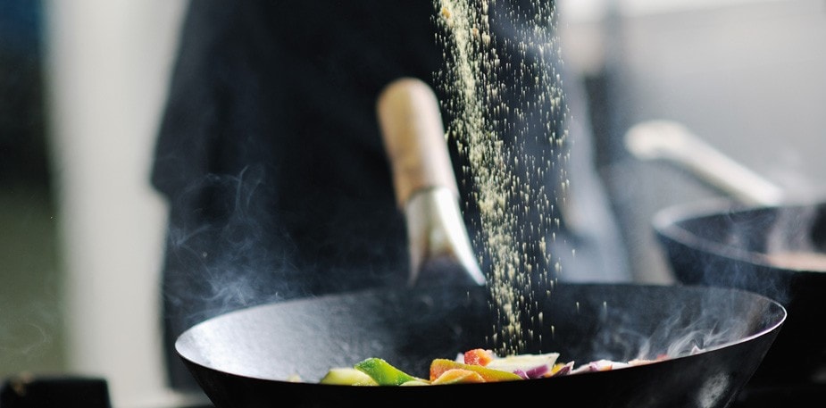 Tecniche e strumenti di cottura in cucina Tecniche e strumenti di cottura in cucina